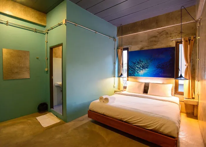 Seabox Khaolak Hostel