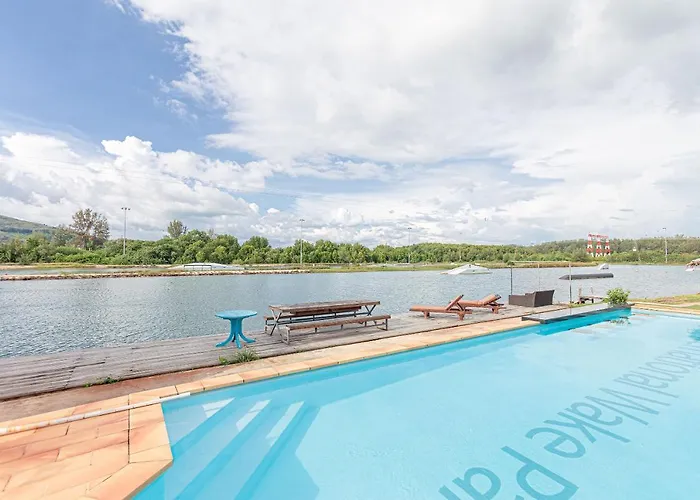 Oyo 433 Iwp Wake Park & Resort Hotel