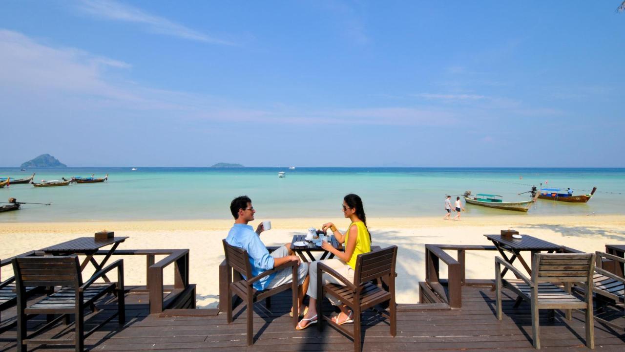 Resort, Leam Tong