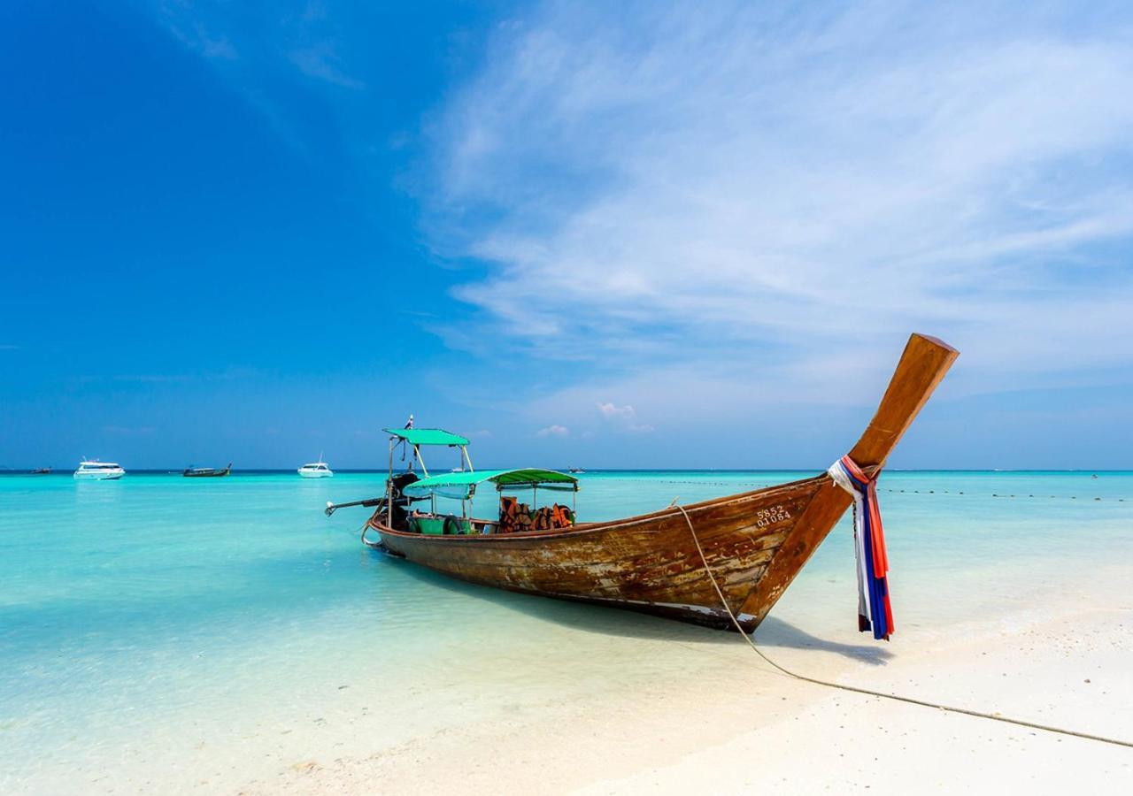 Resort, Leam Tong