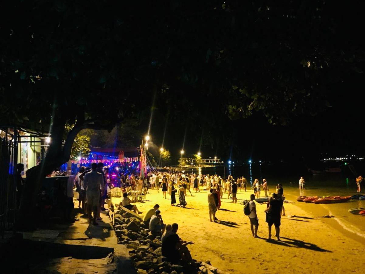 Albergue Dee Dee Sea Front