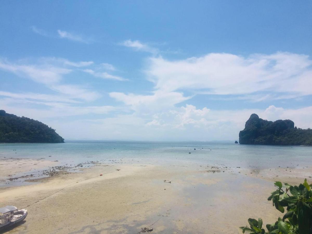Dee Dee Sea Front * Phi Phi Don