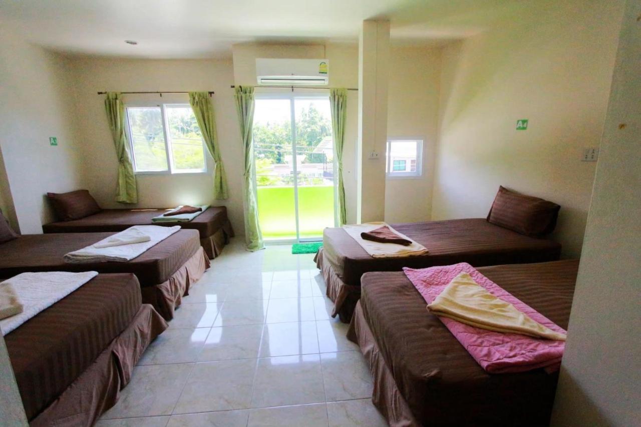Hostel Lucky House *