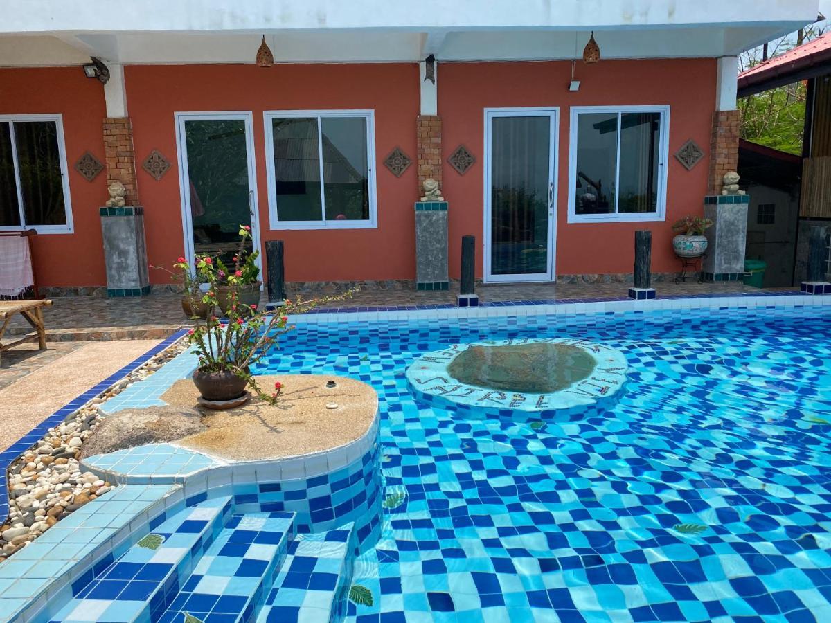 Resort Sairee View 3*