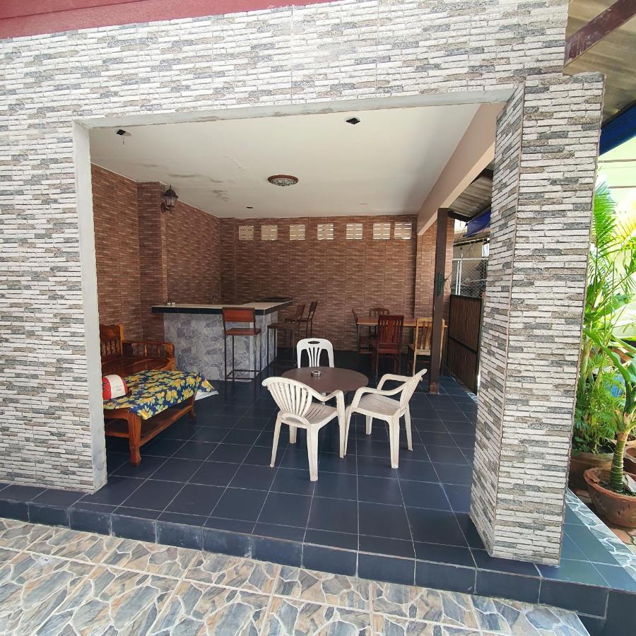 Sairee Center Hostel