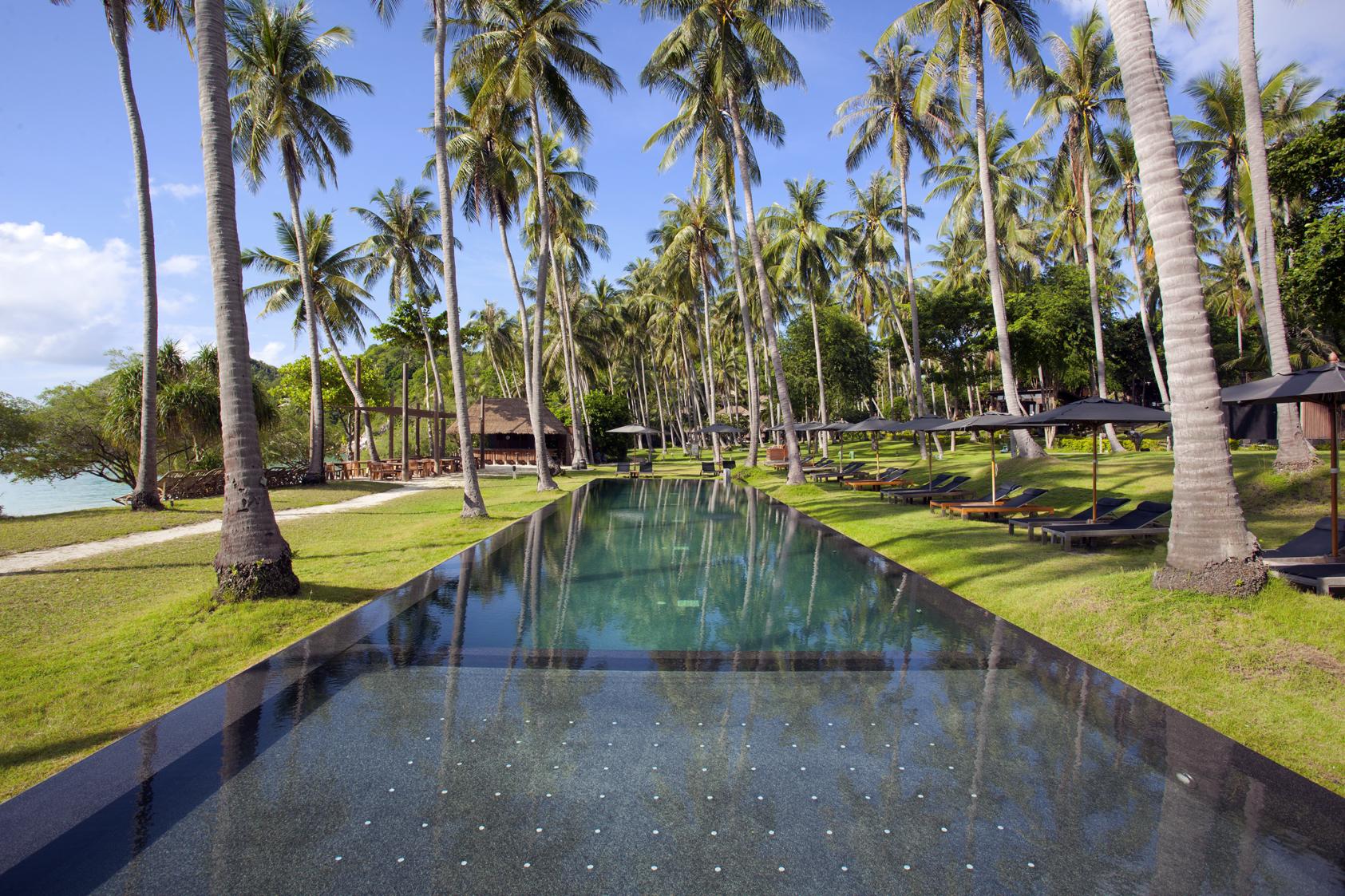 Haadtien Resort 4*