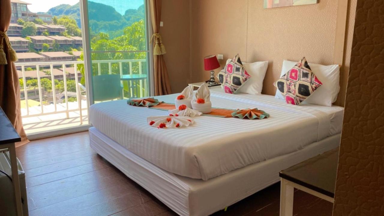 Uphill Phi Phi Don