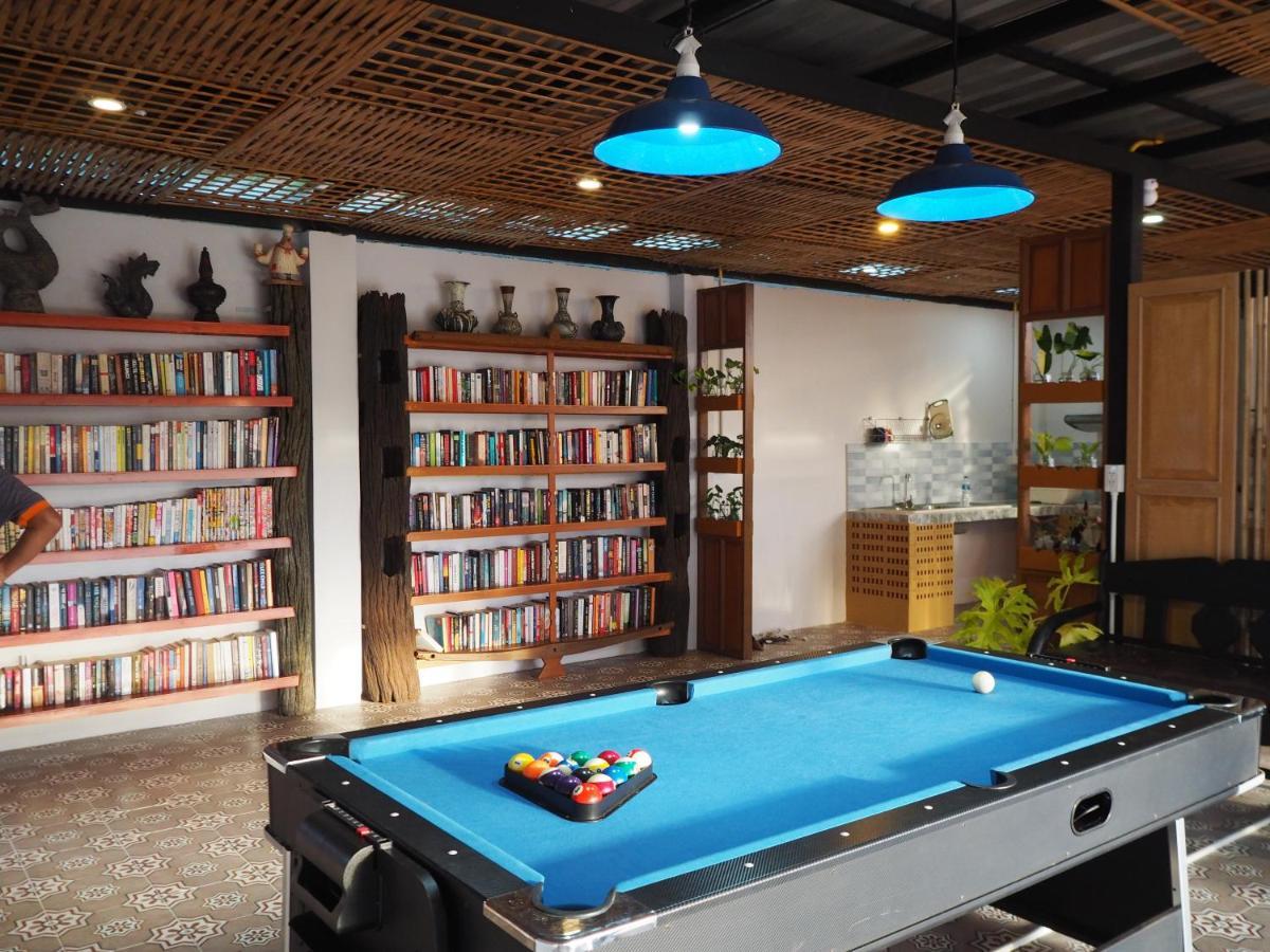 Hostel The Luna Nai Yang