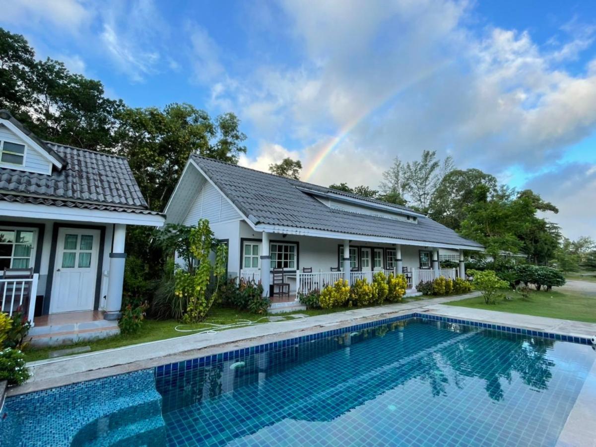 Suksompong Resort Khao Lak