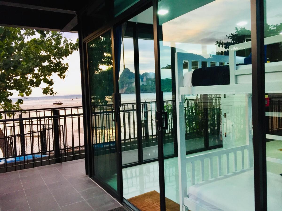 Dee Dee Sea Front Albergue