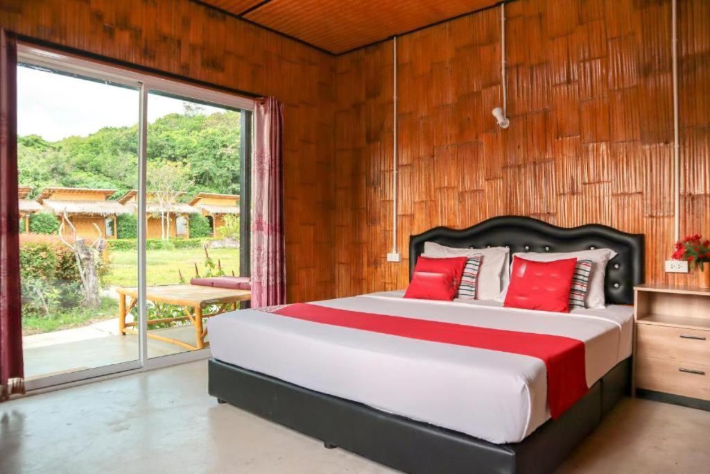 Chom Dao Hotel 2*