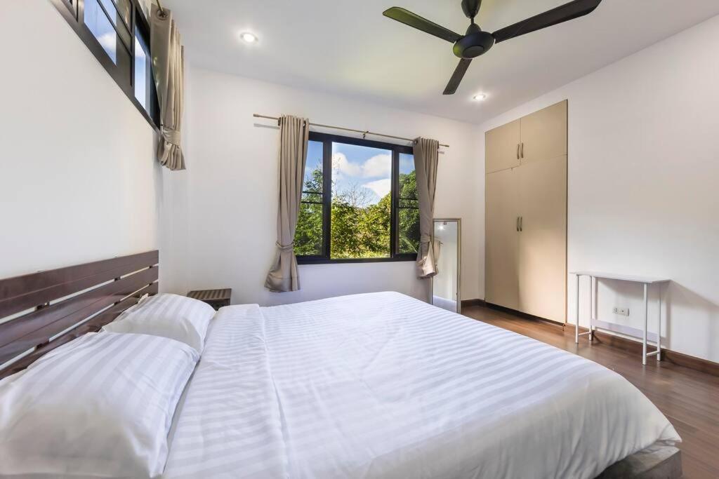 Blue View Amazing 3-bedroom, Sea View Villa, Villa Koh Tao