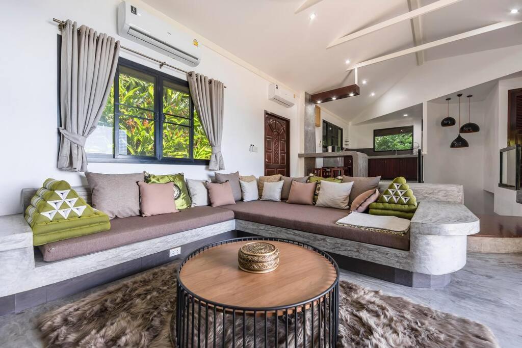 Blue View Amazing 3-bedroom, Sea View Villa, Villa Koh Tao