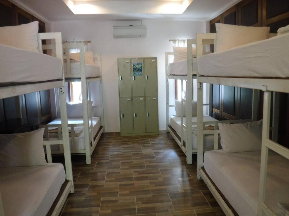 Seashell Hostel *