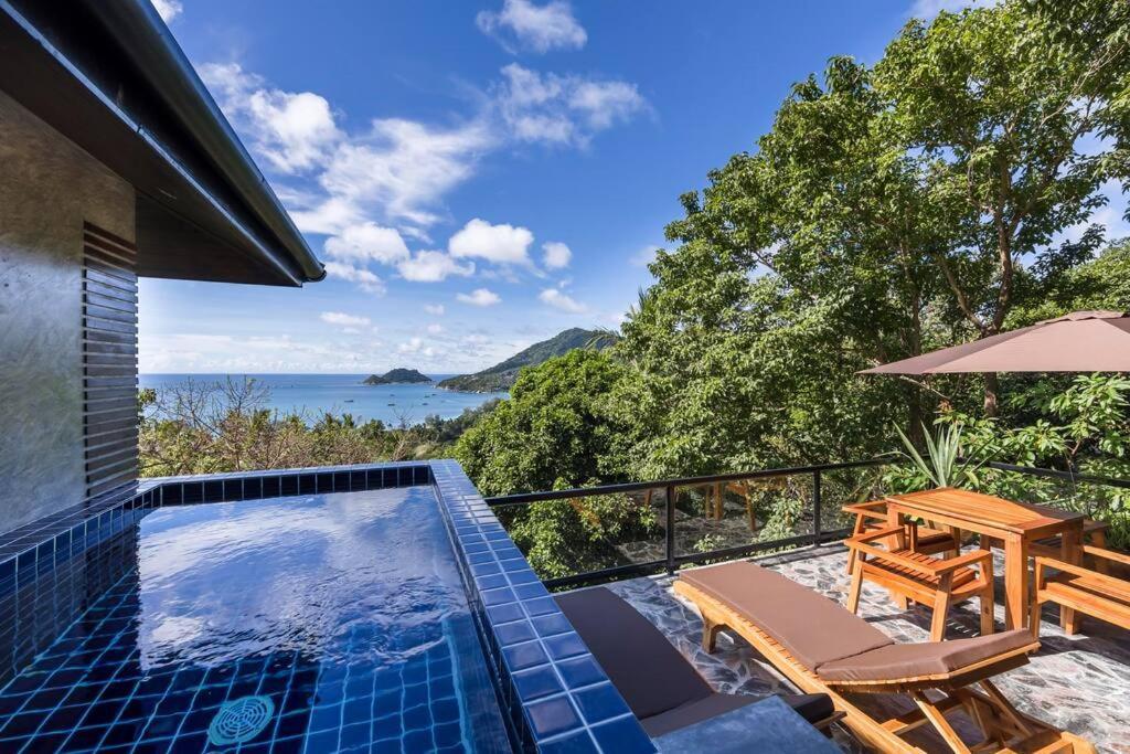Blue View Amazing 3-bedroom, Sea View Villa, Koh Tao
