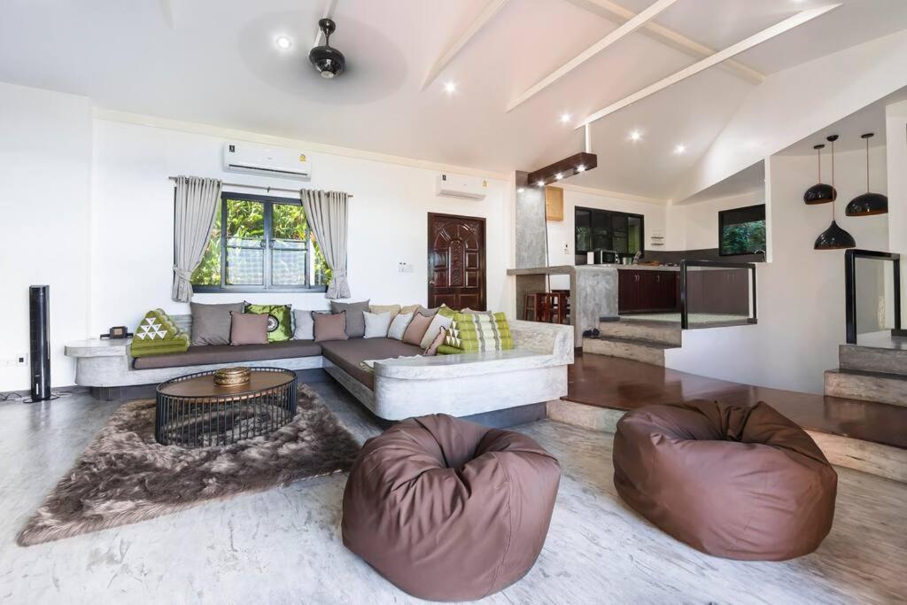 Blue View Amazing 3-bedroom, Sea View Villa,