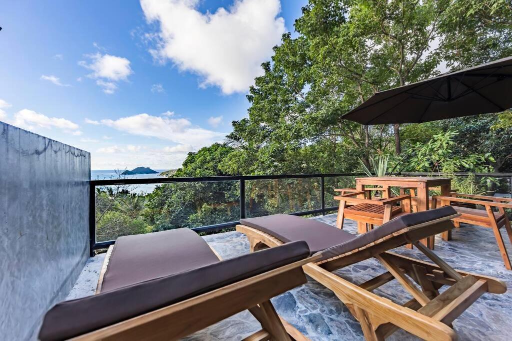 Blue View Amazing 3-bedroom, Sea View Villa, Villa Koh Tao