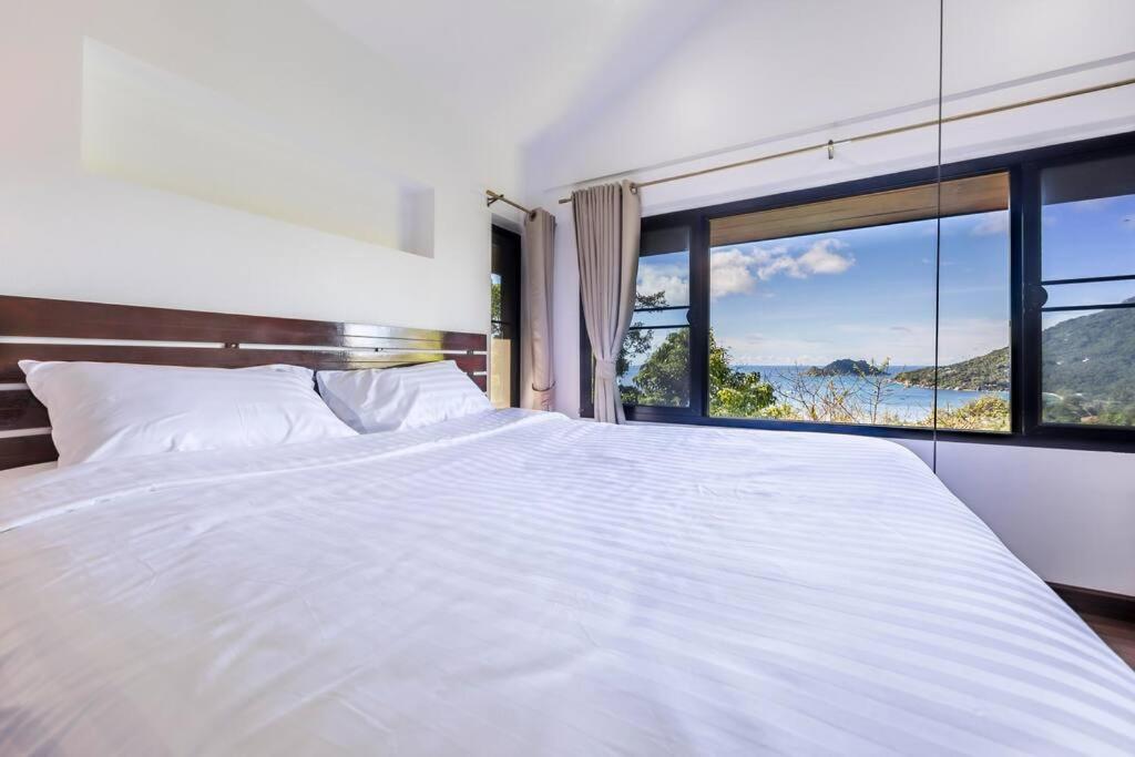 Blue View Amazing 3-bedroom, Sea View Villa, *