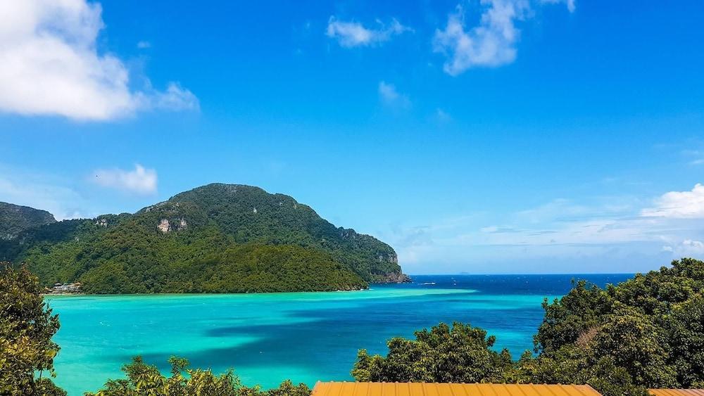 Sea Sky Phi Phi Don