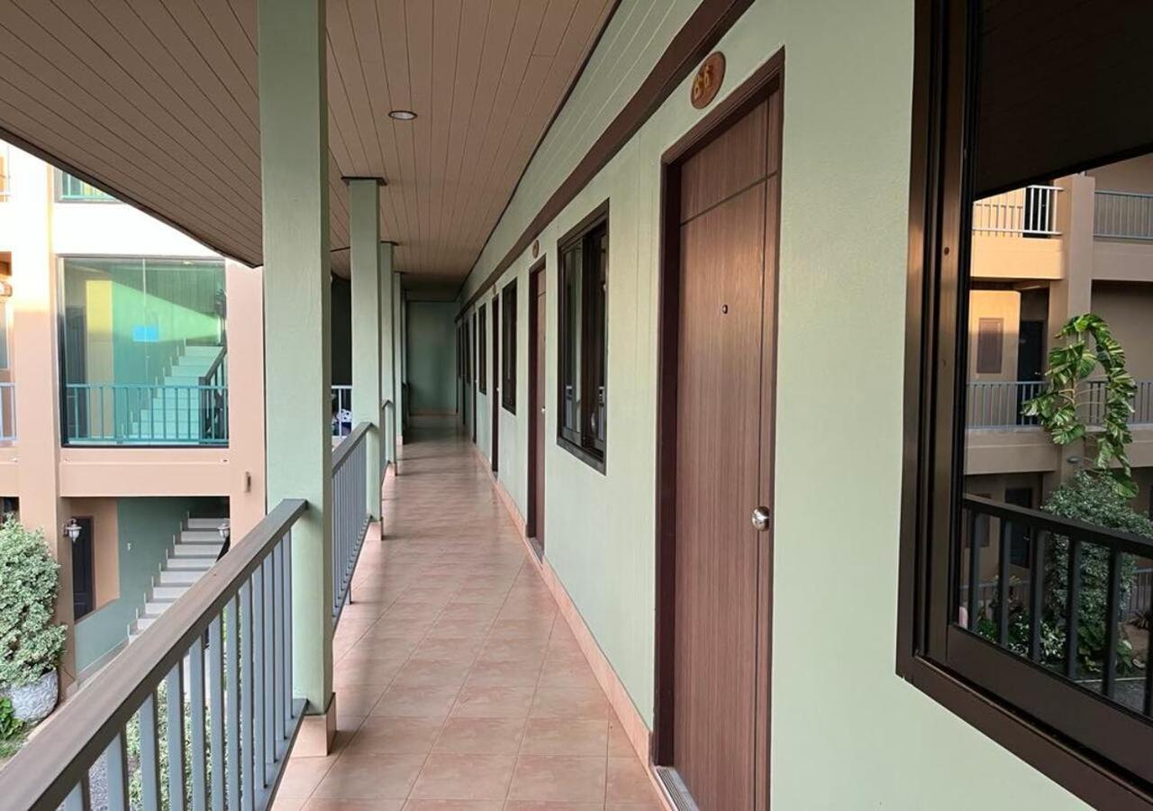 Srichada Khaolak - Sha Extra 3*