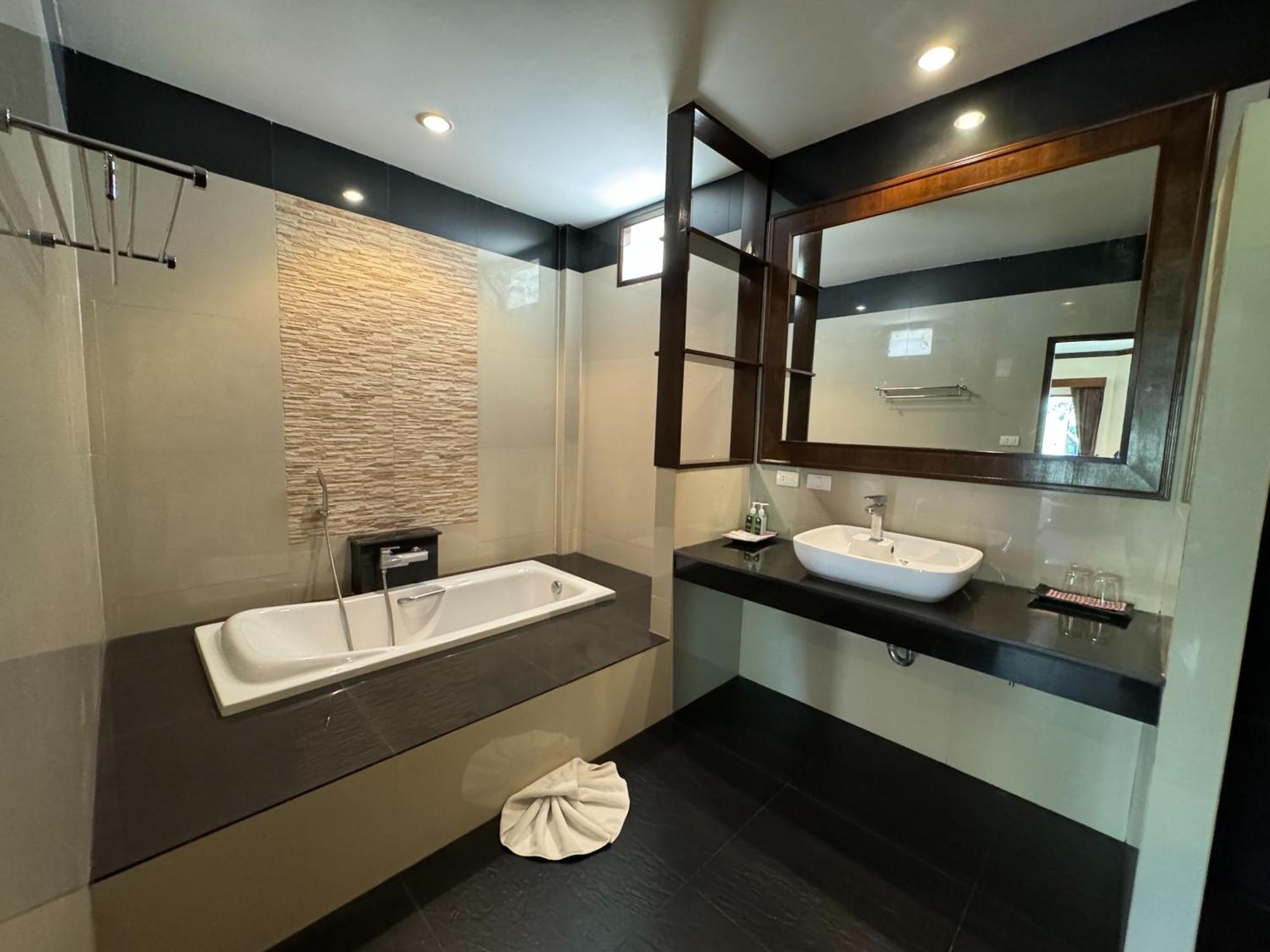 Hotel At Lanta 4*