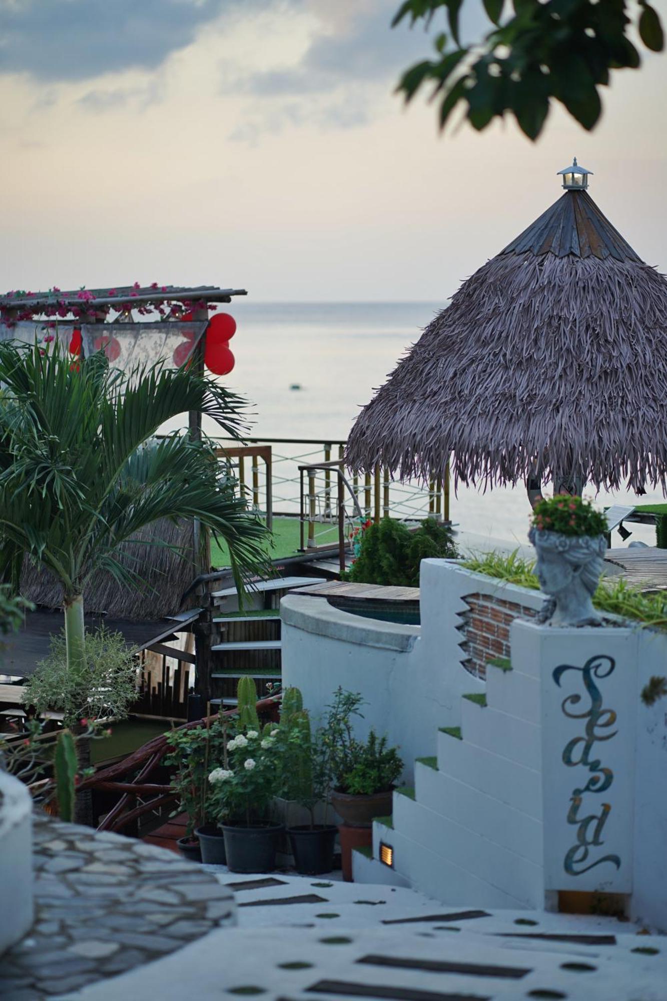 Dd Hut Resort