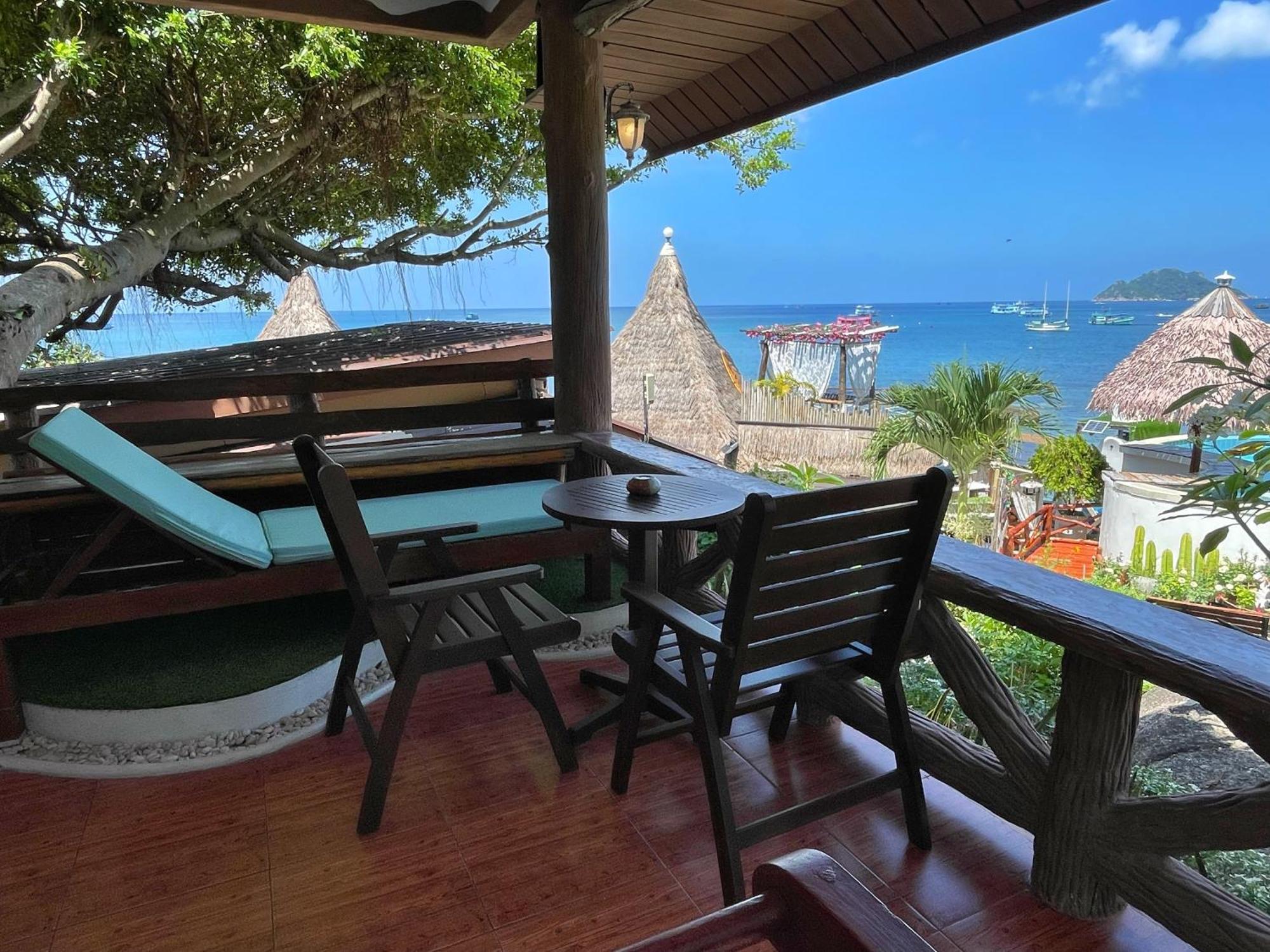 Dd Hut Resort