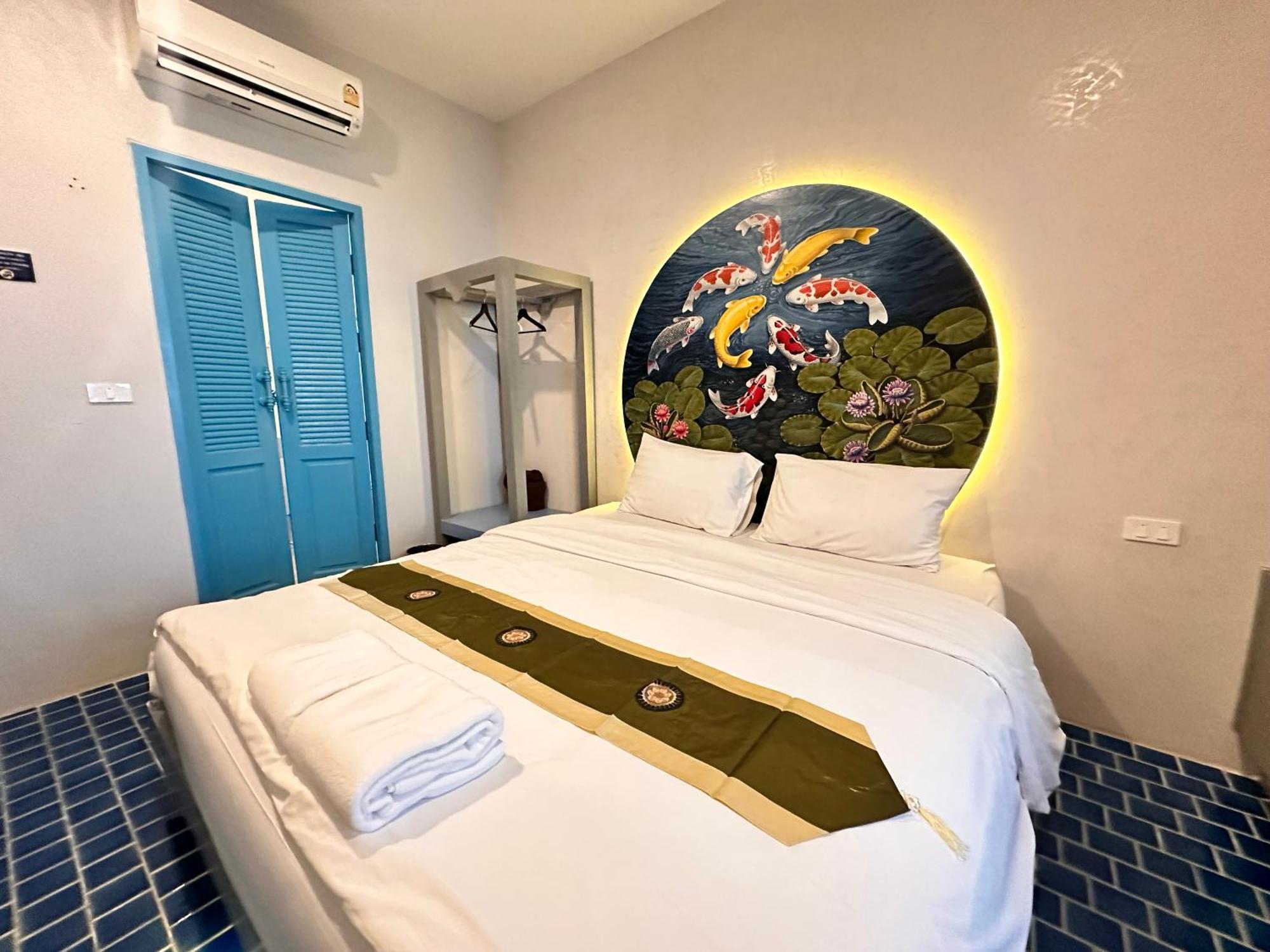 The Luna Hostel Nai Yang