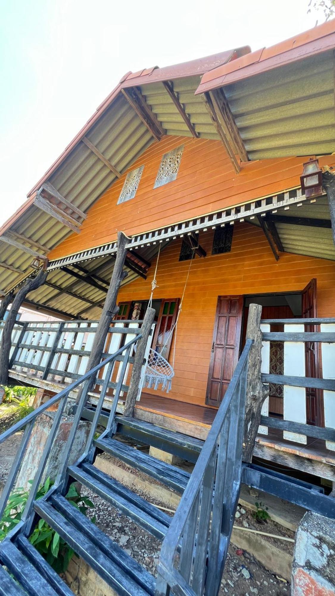 Chom Dao Hotel 2*