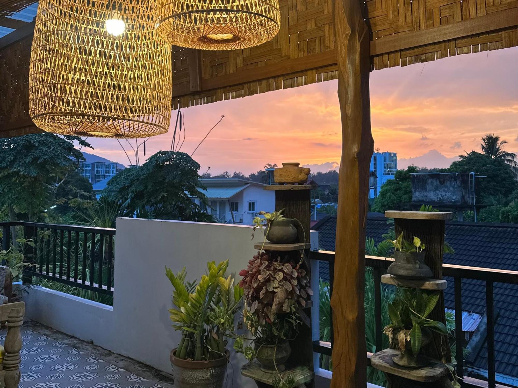The Luna Hostel Nai Yang