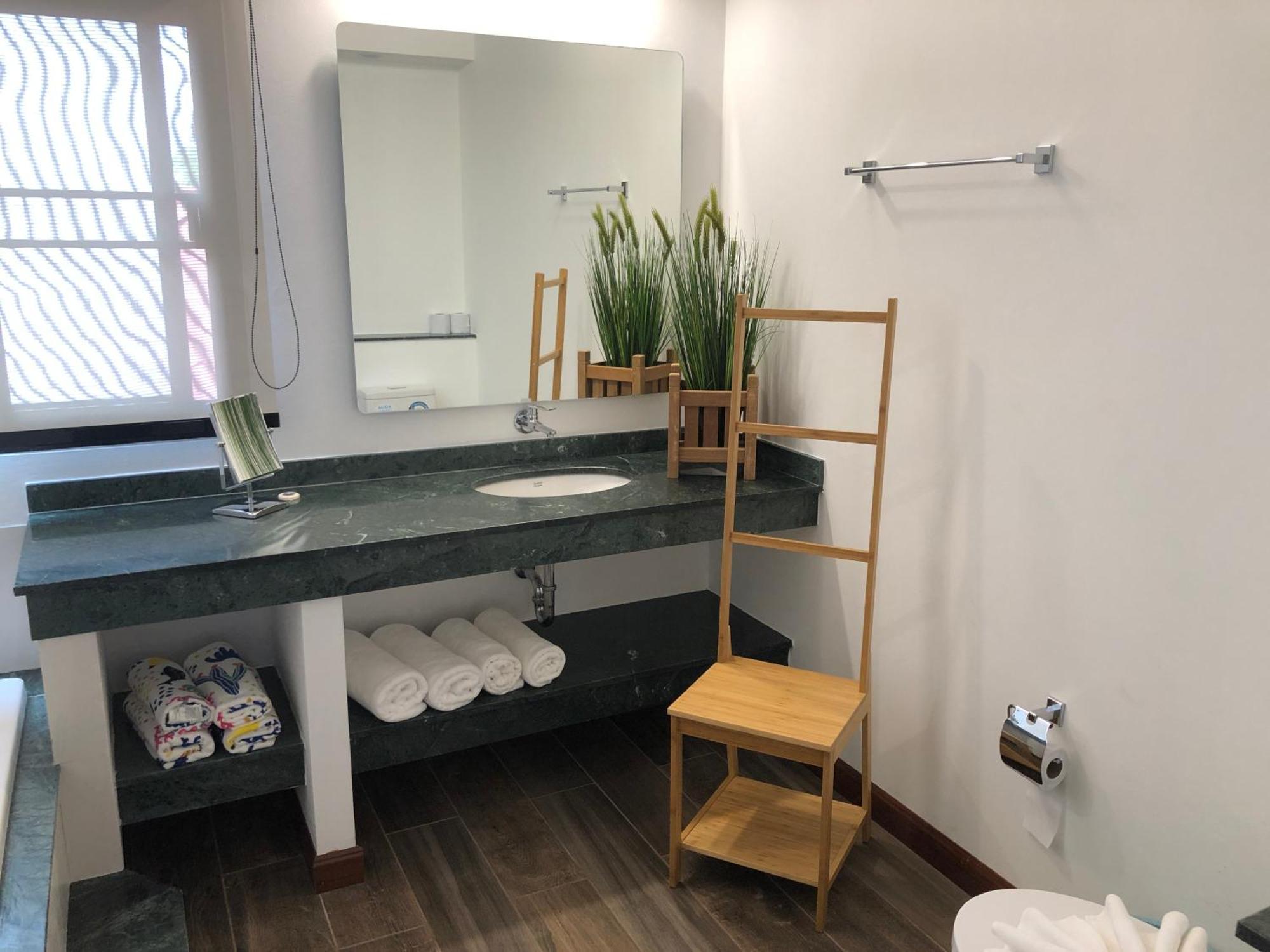 Noble House Resort 3*