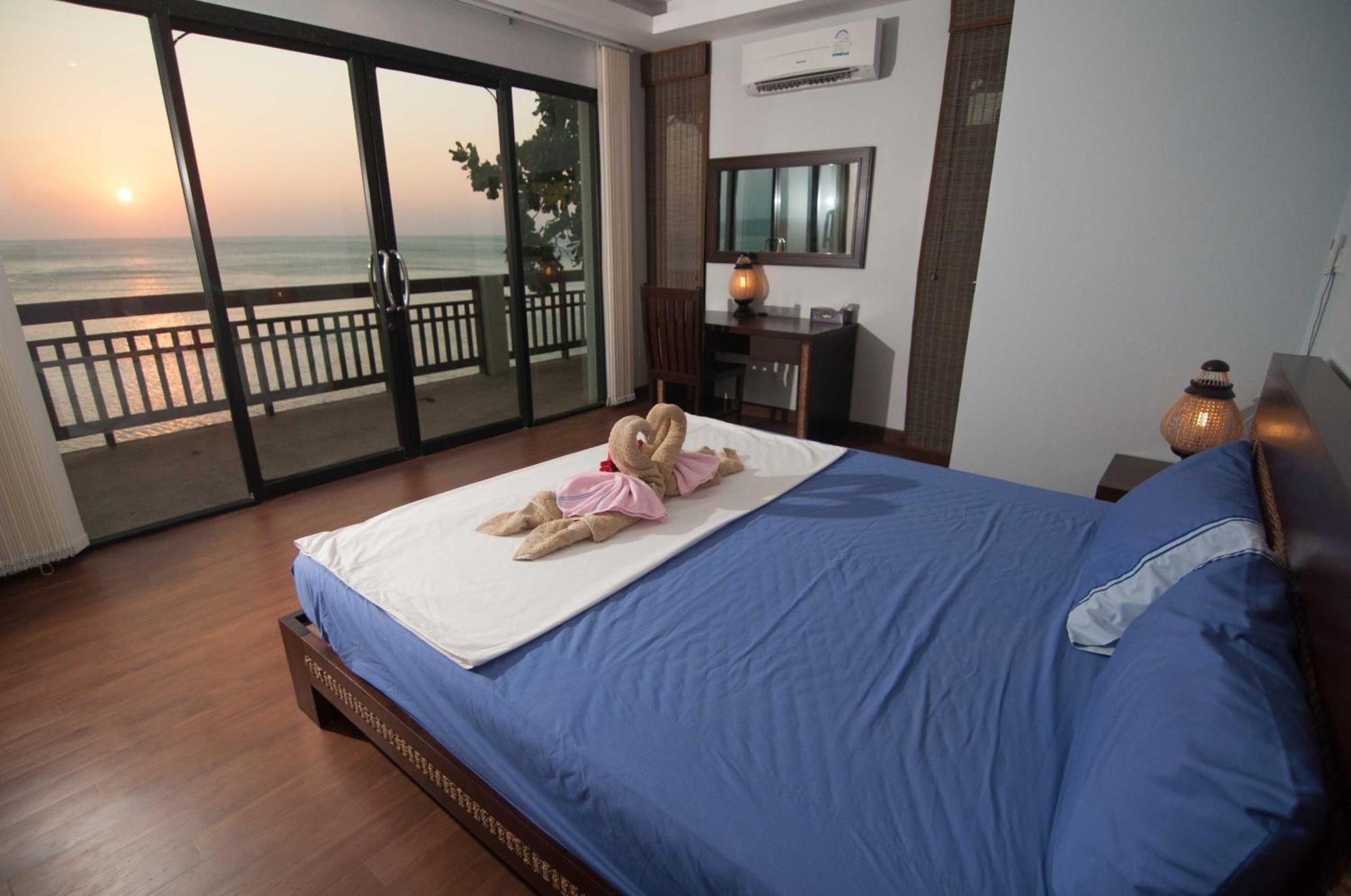 Villa Penn Sunset 10 With Shared Pool