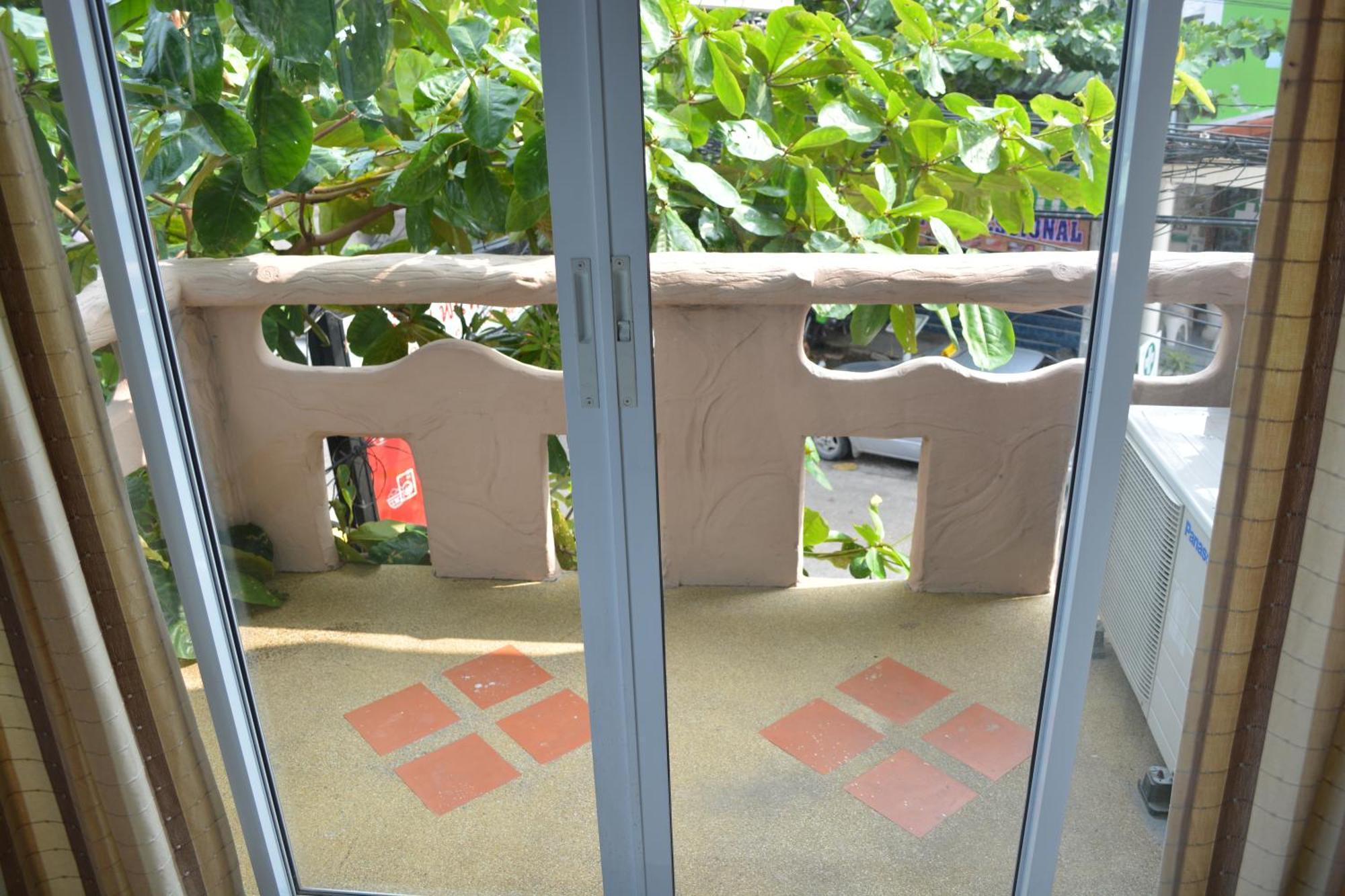 Guest house Nirvana & *