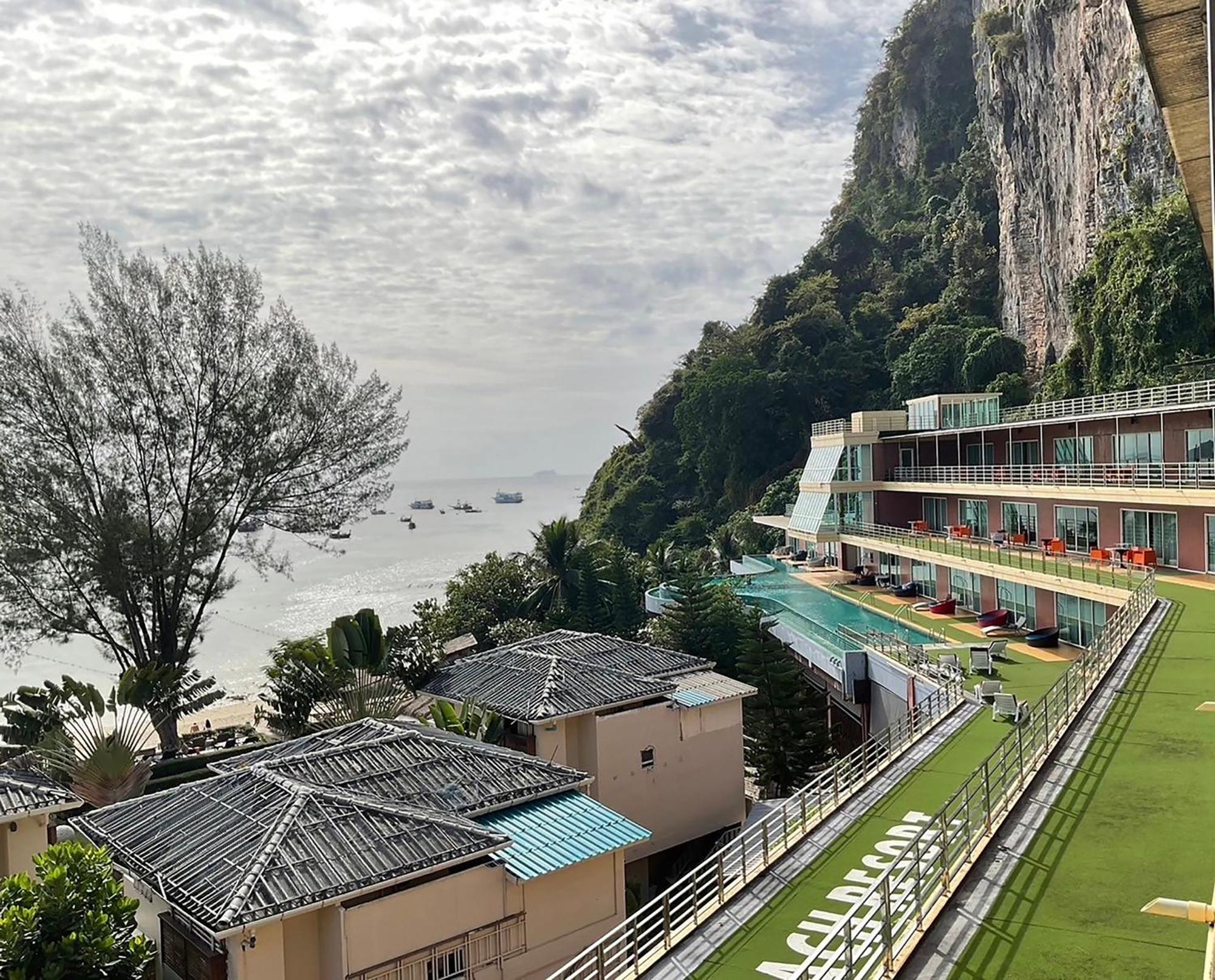 Cliff Hotel