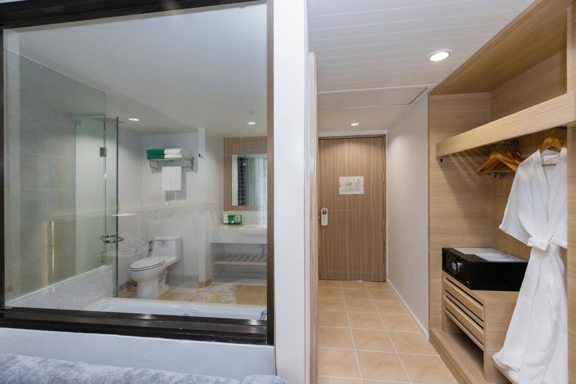 The Briza Resort, Sha Extra 4* Khao Lak
