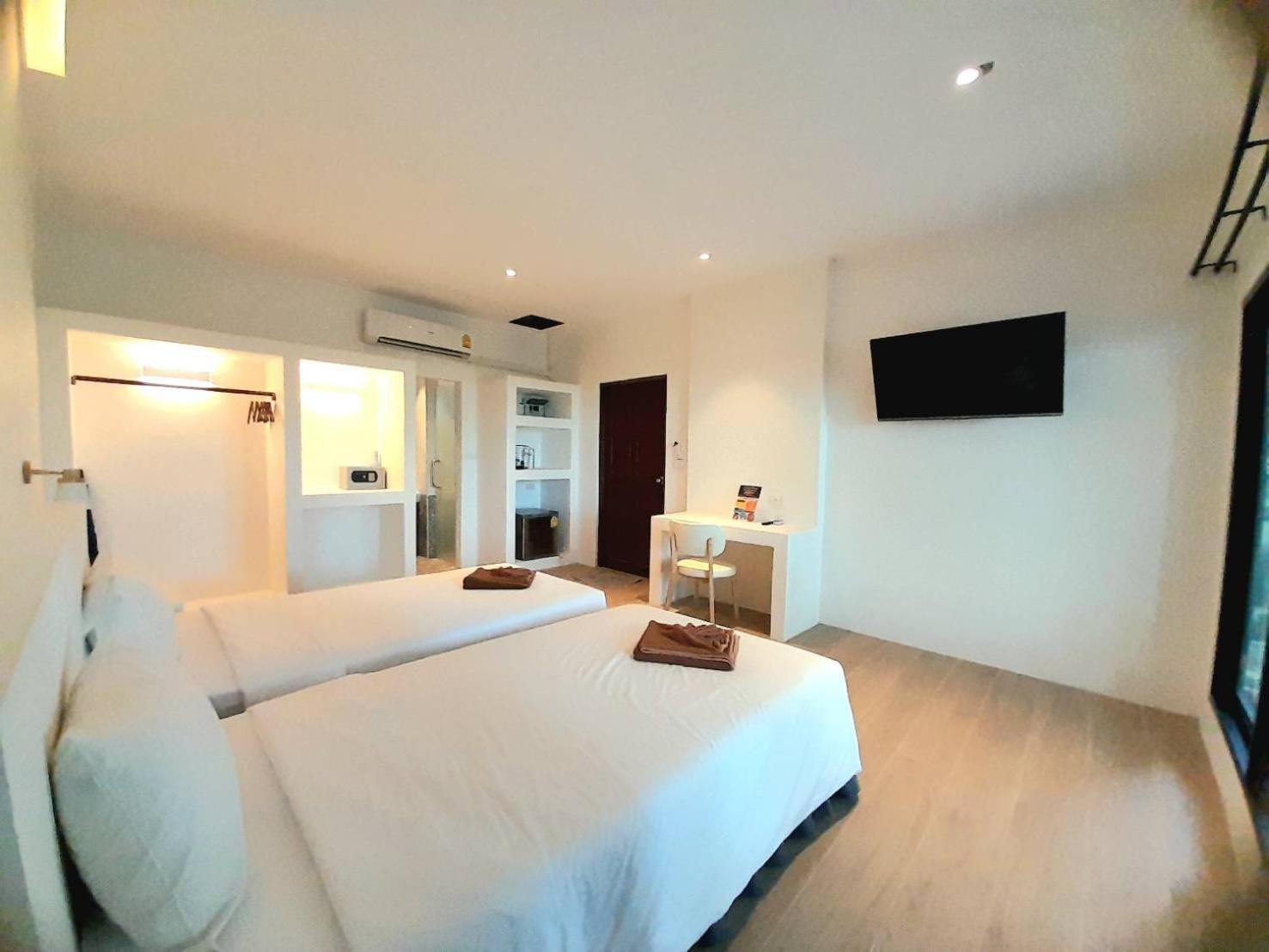 Twin Bay 3*