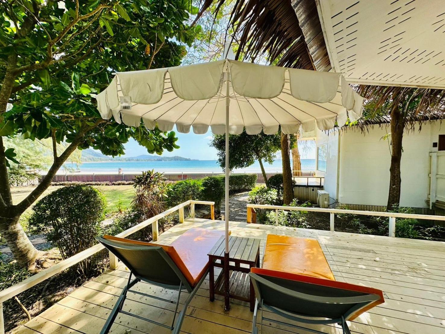 Twin Bay Resort