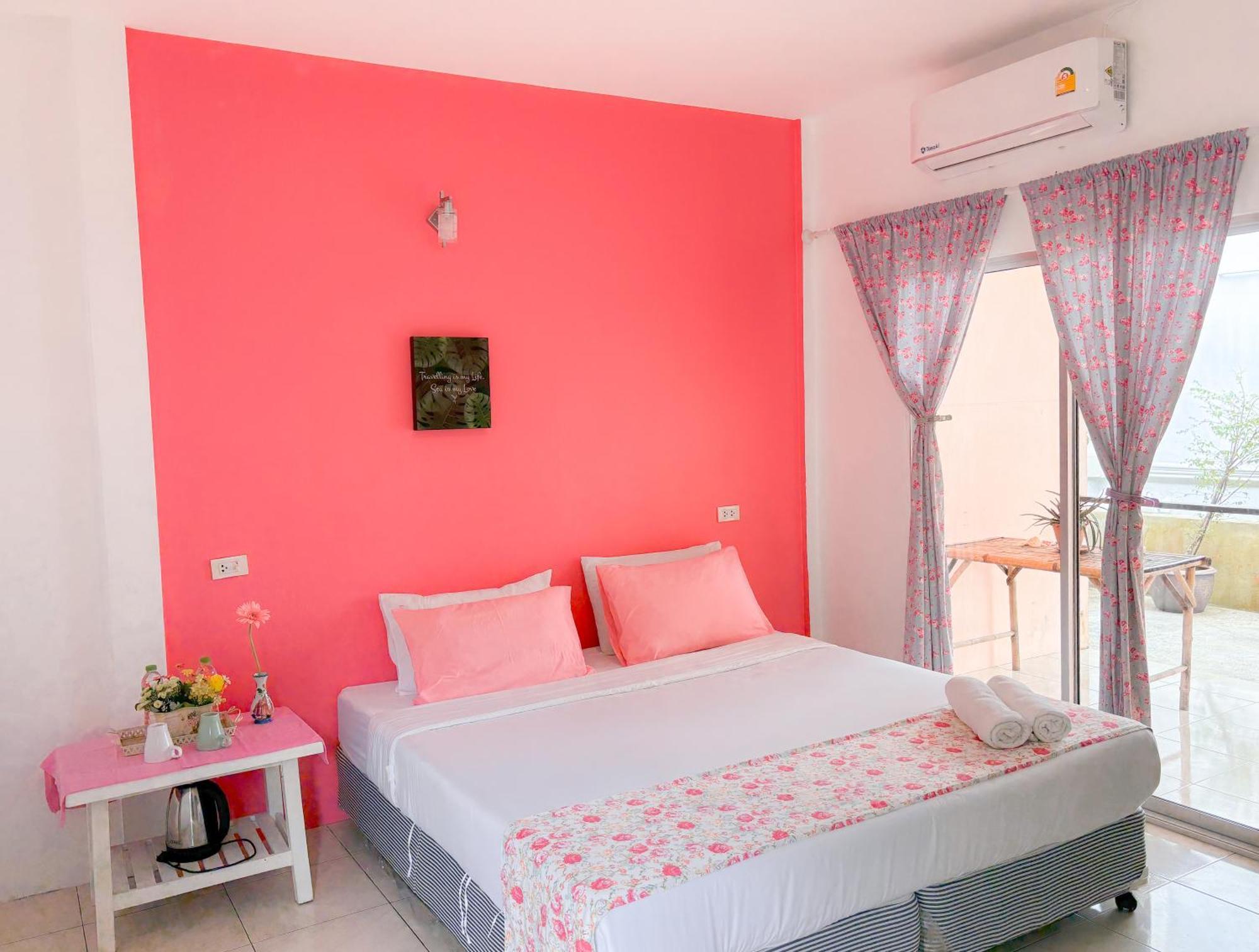 Les Fleurs House Bed & Breakfast Khao Lak