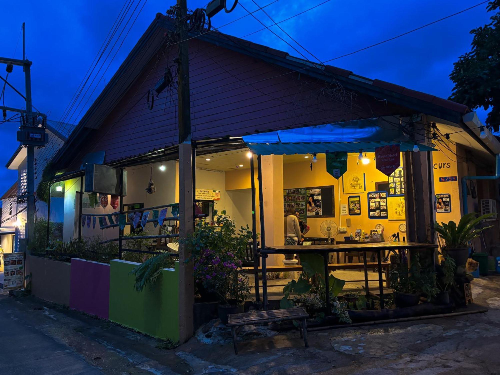 Les Fleurs House