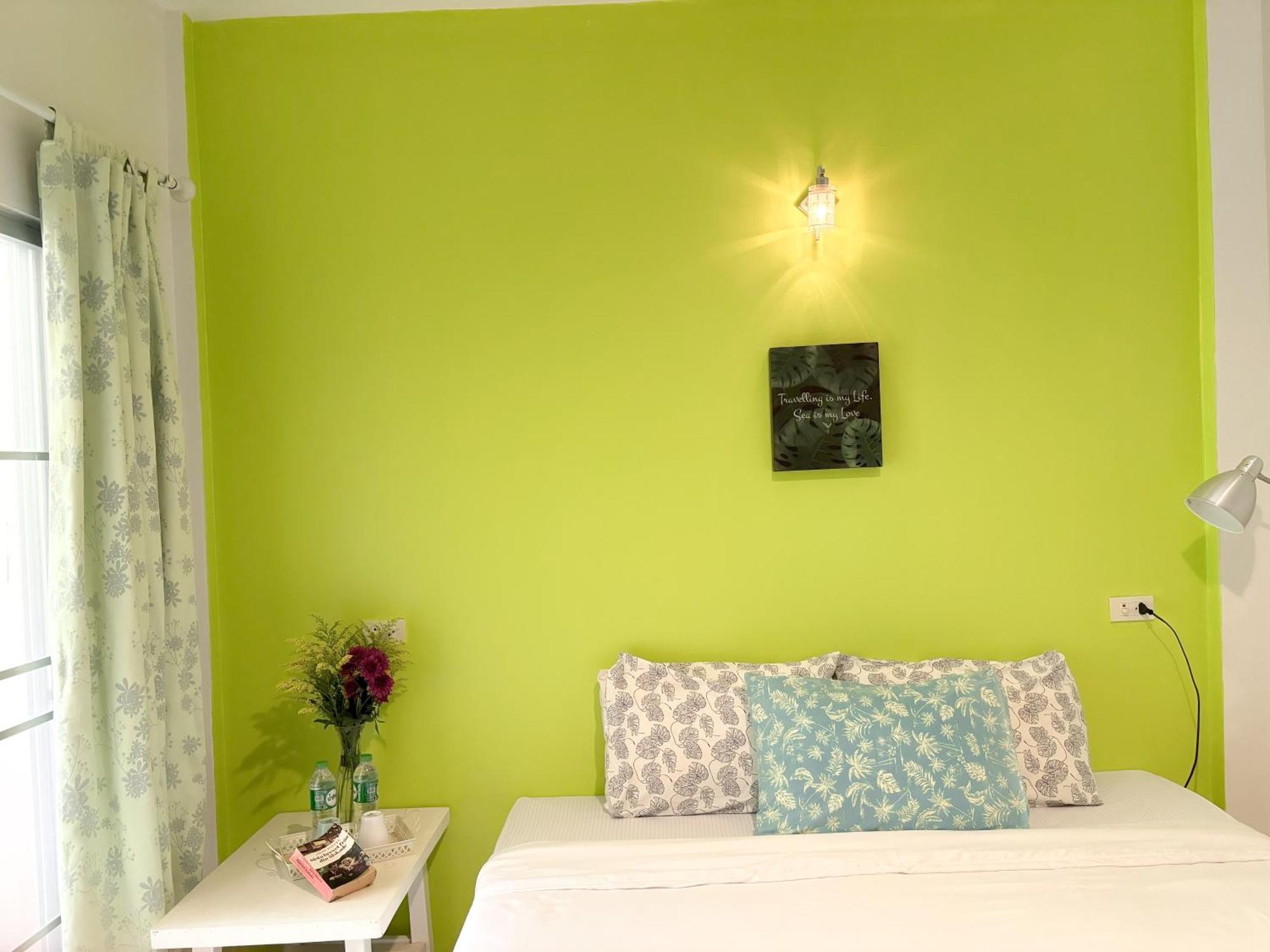 Les Fleurs House Bed & Breakfast