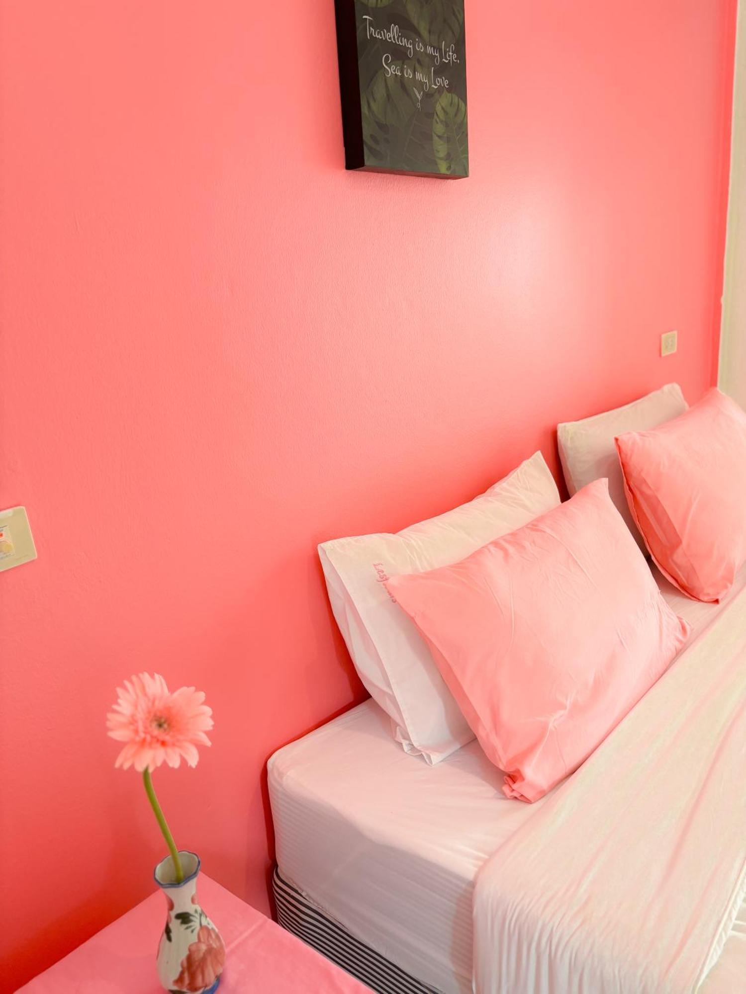Les Fleurs House Bed & Breakfast 2*