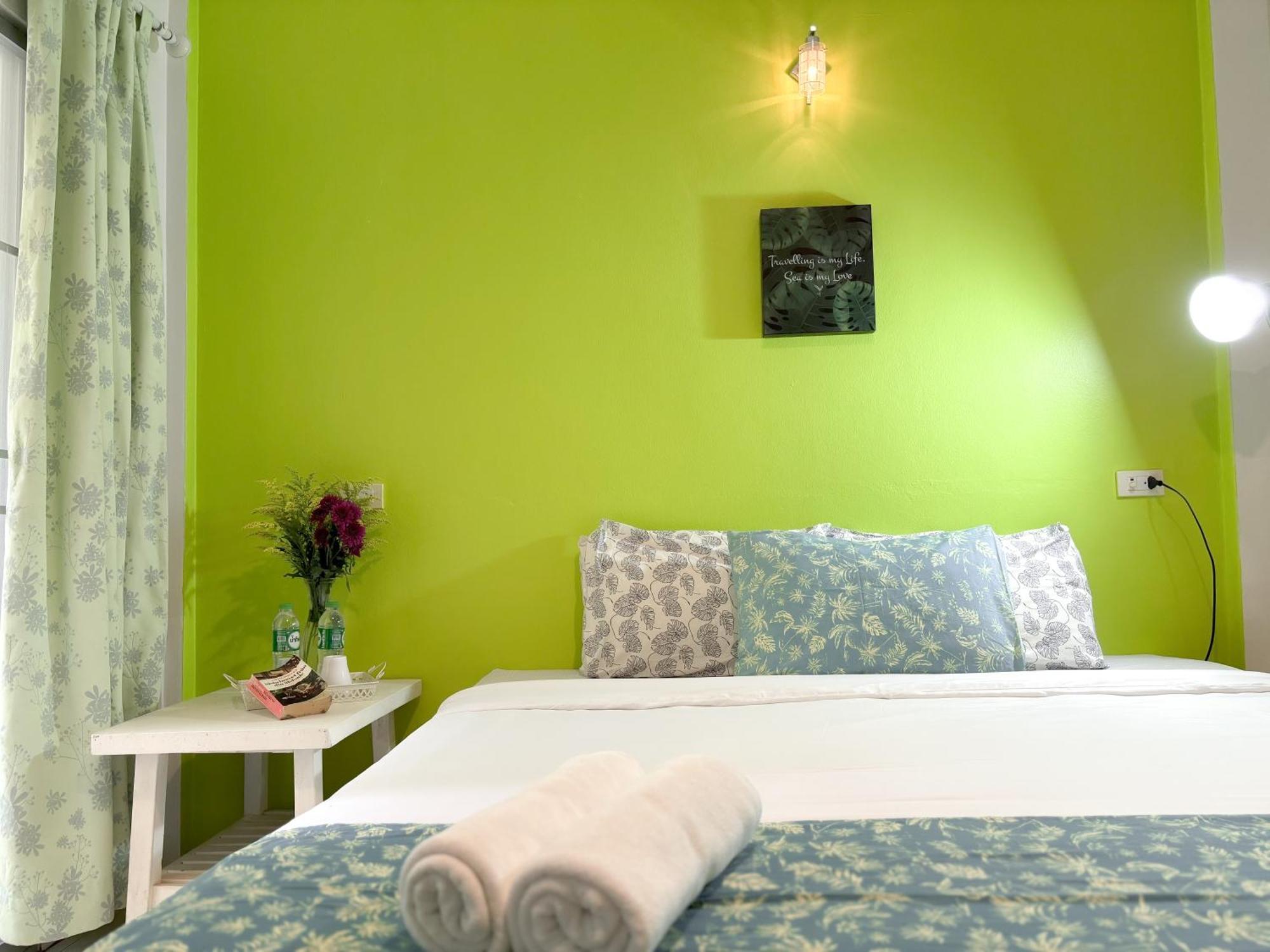 Les Fleurs House Bed & Breakfast Khao Lak