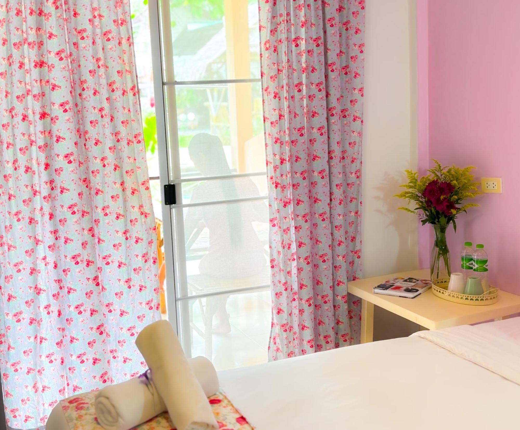 Les Fleurs House Bed & Breakfast Khao Lak