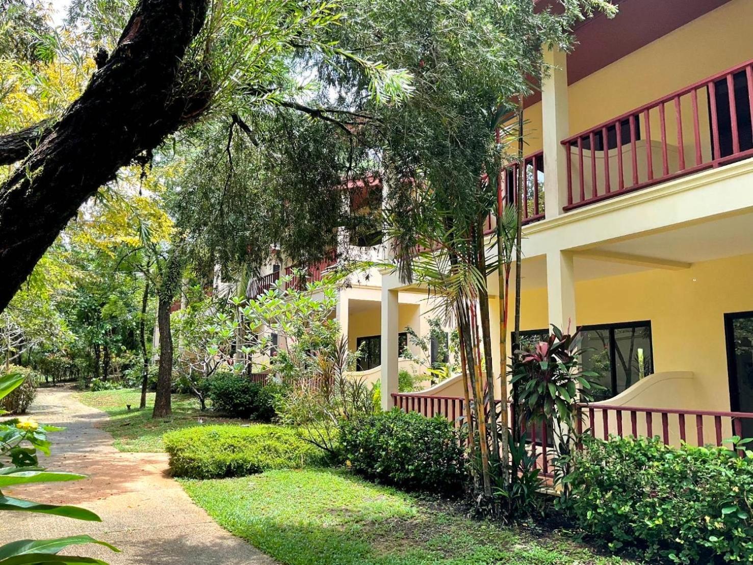 Nang Thong * Khao Lak
