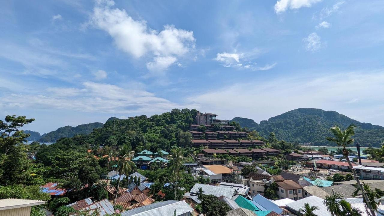 Uphill * Phi Phi Don