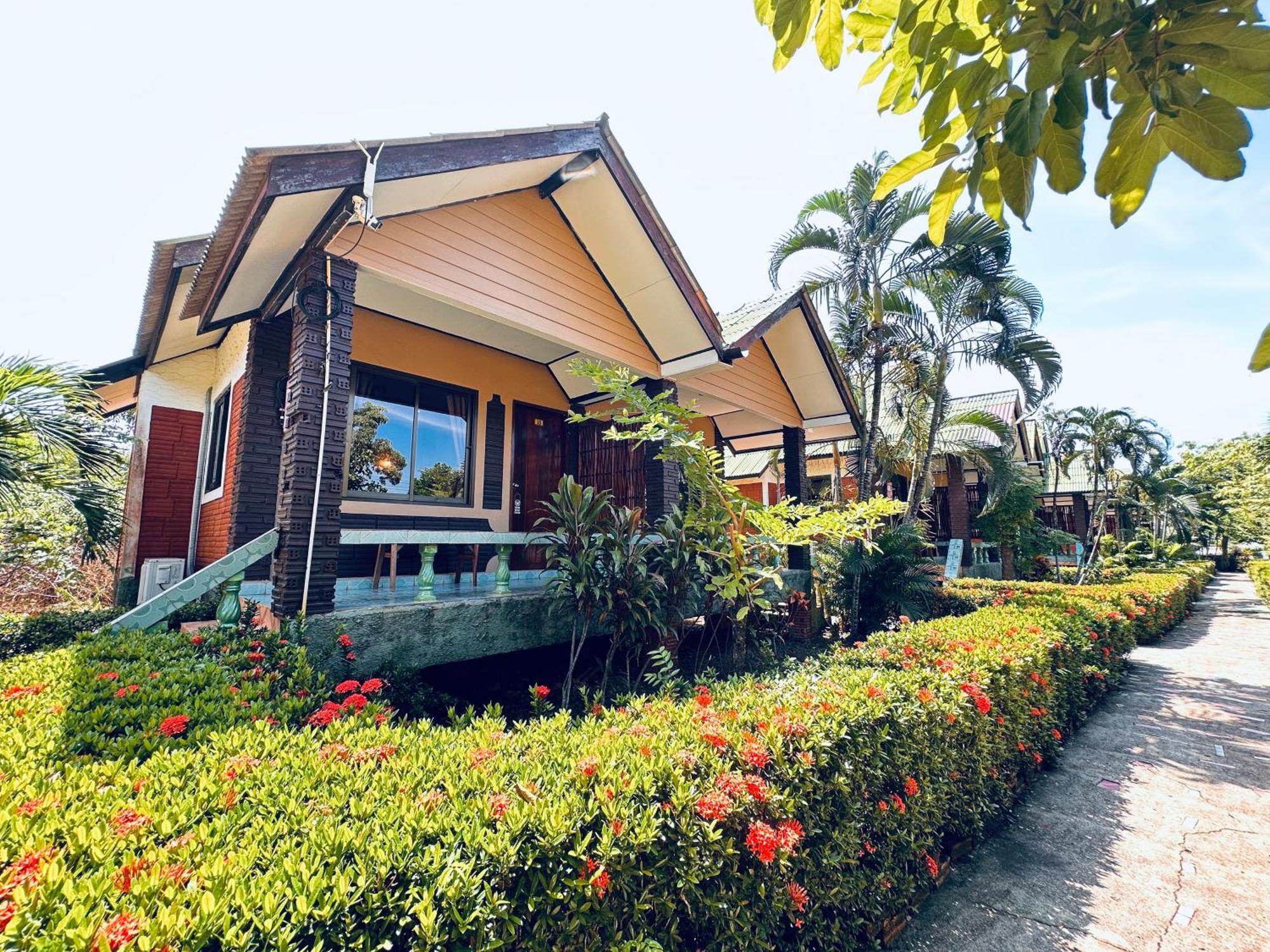 Lanta Queen Resort 2*