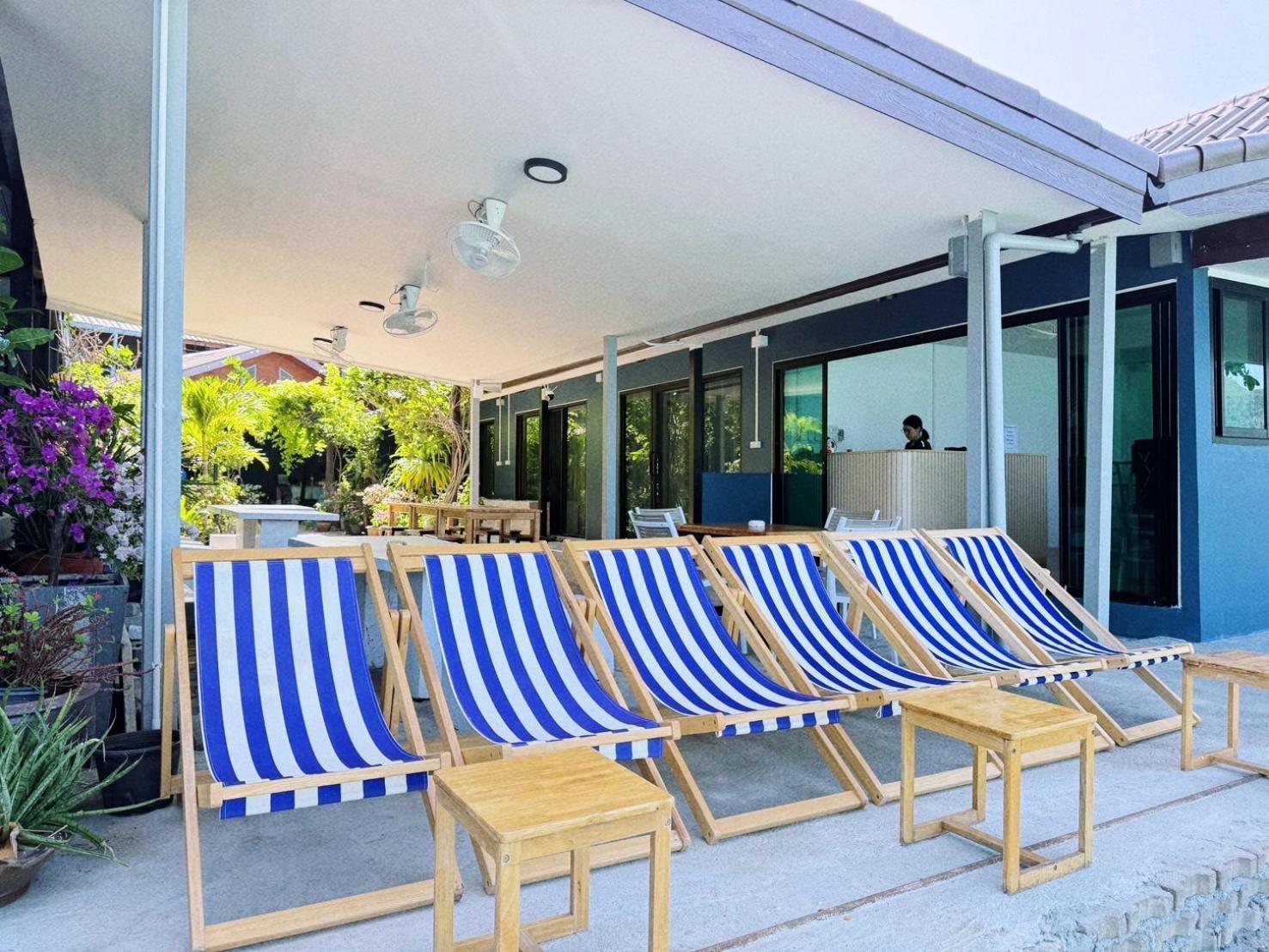 Albergue Dee Dee Sea Front