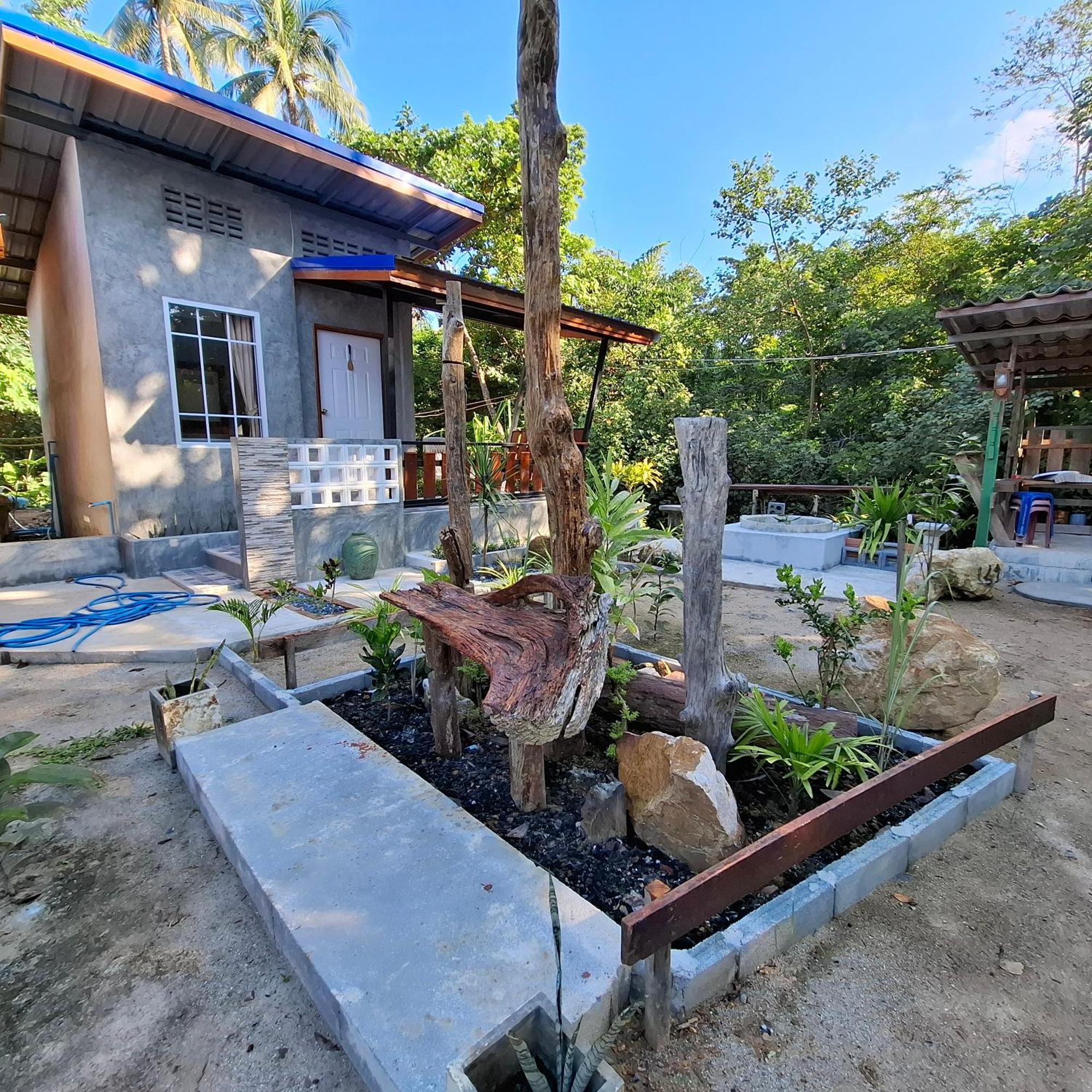 Lanta Valom Buri Chalet *