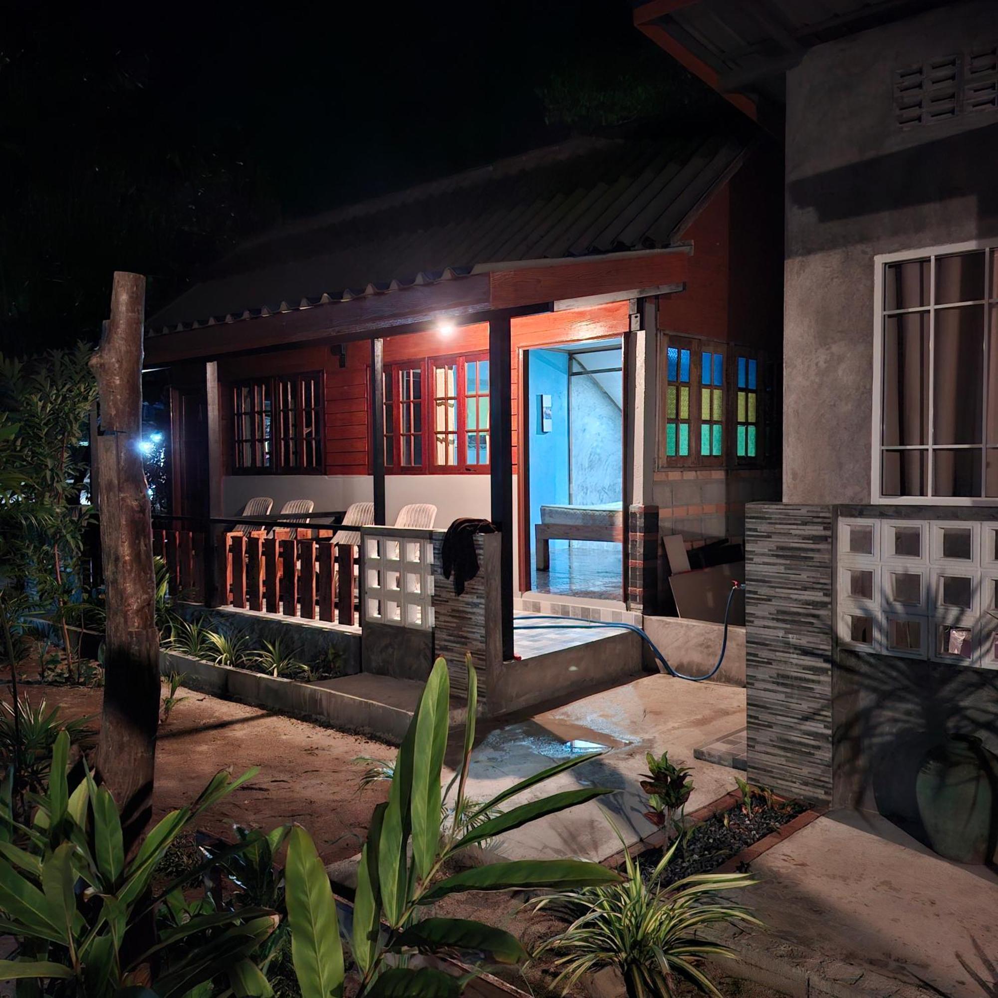 Lanta Valom Buri Chalet *