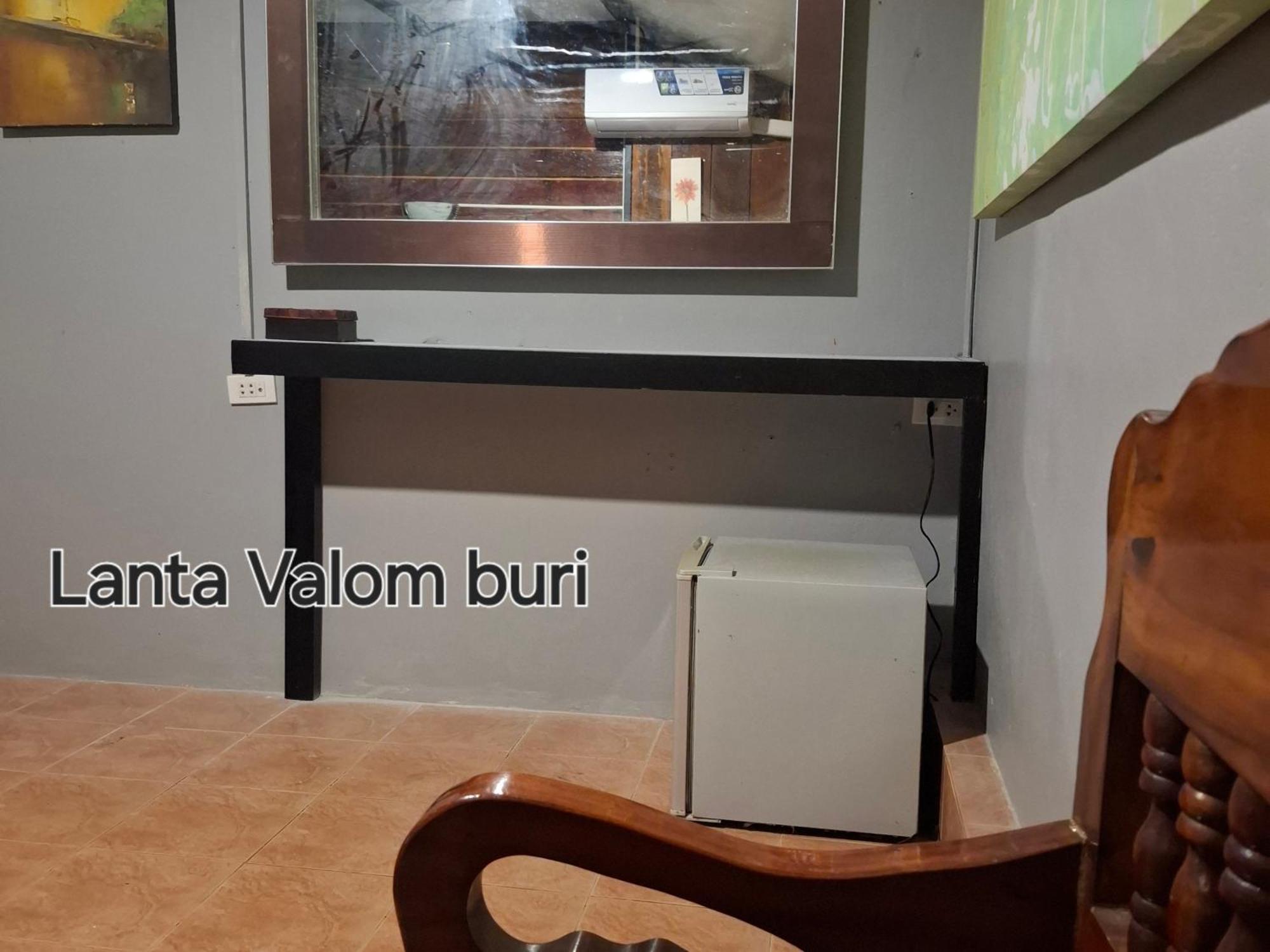 Lanta Valom Buri Chalet